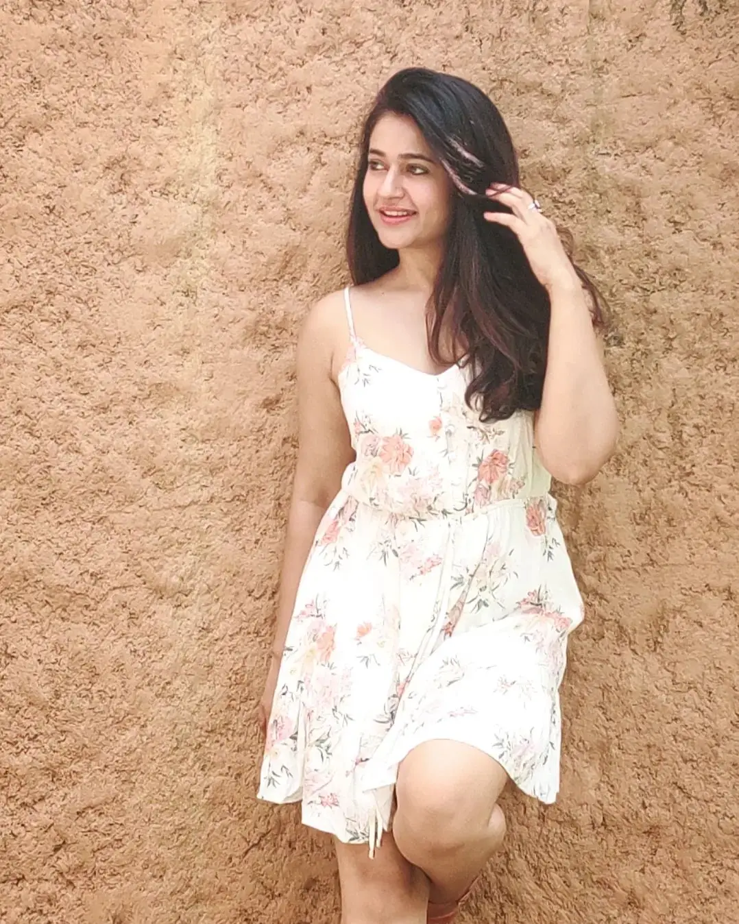 HYDERABAD GIRL POONAM BAJWA LONG LEGS SHOW IN MINI WHITE SKIRT 8